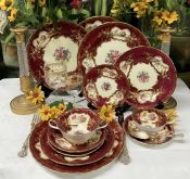 Aynsley Paramount Maroon Dinner Service For 12