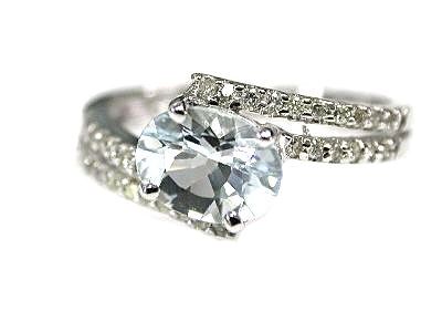 Modern Aquamarine and Diamond Ring