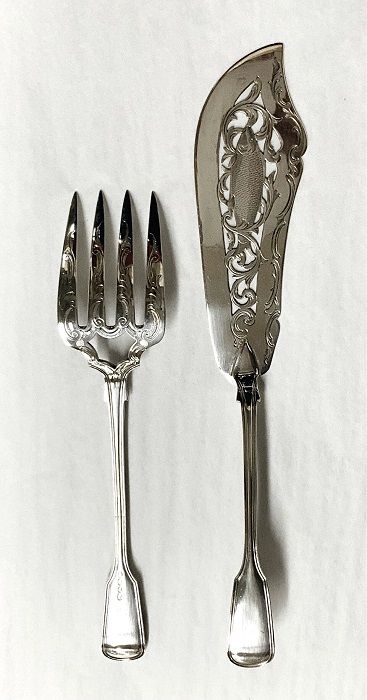 Victorian Sterling Silver Fiddle & Thread Fish Servers, London 1859