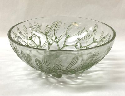 Art Deco R. Lalique Bowl, “Gui” (Mistletoe) Model # 3223, Designed circa 1921