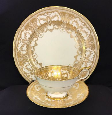 Aynsley Dinner Service For 17