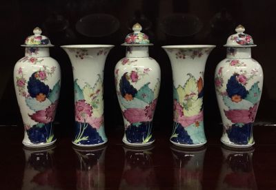 Early 20th Century Tobacco Leaf Pattern Hand Painted Porcelain Five-Piece Garniture