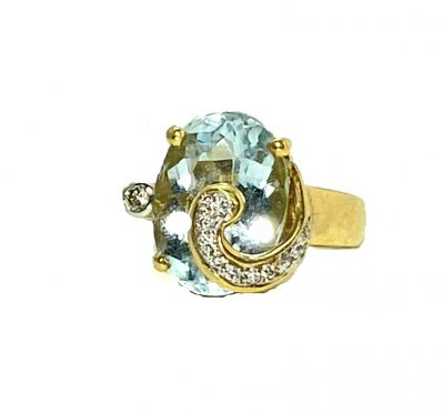 Modern Aquamarine and Diamond Ring