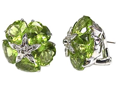 Modern Heart 18.23ct Peridot and Diamond 18kt Earrings