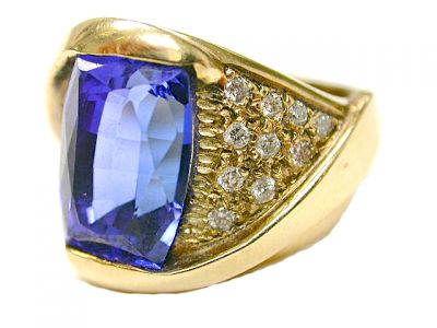 Tanzanite and Diamond Modern Ring