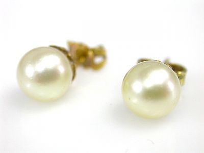 Pearl Studs
