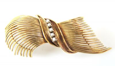 Retro Pearl Spray Brooch