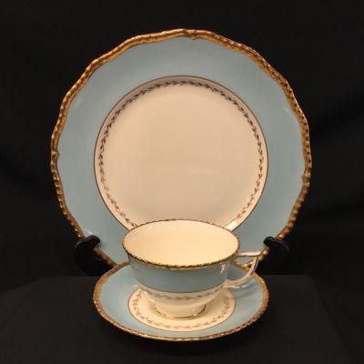 Royal Doulton Dinner Service for 12 Pattern # V1913