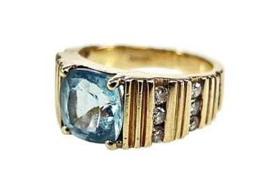 Vintage Aquamarine and Diamond Ring