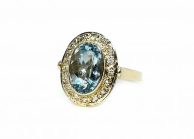 Vintage Aquamarine and Diamond Ring