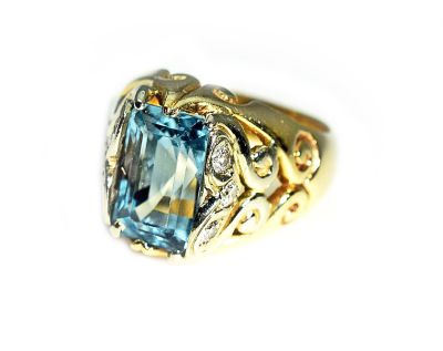 Vintage Aquamarine and Diamond Ring