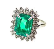 Vintage 3.67ct Emerald and Diamond Cluster 14kt Ring