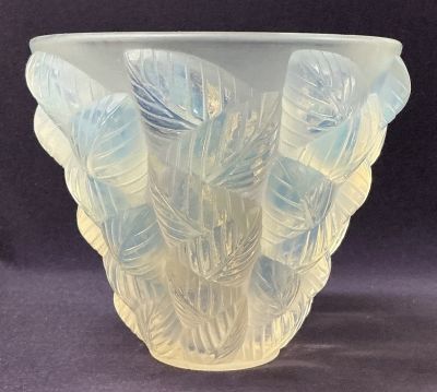 Art Deco R. Lalique Moissac Opalescent Glass Vase, Model 992, circa 1927-45