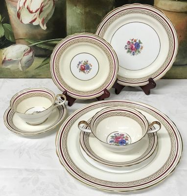 Aynsley Hawthorn Maroon Dinner Service 