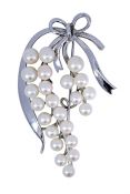 Vintage Cultured Pearl Bow Motif Brooch in Silver