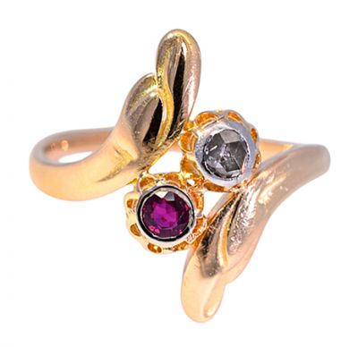 Vintage .13ct Ruby and Diamond Ring in 18kt Yellow Gold