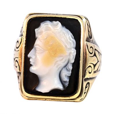 Vintage Banded Agate Cameo Ring in 14kt Yellow Gold