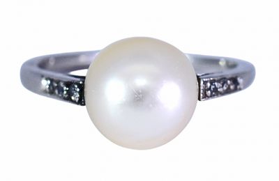 Vintage Pearl and Diamond Ring in Platinum