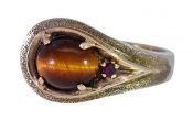 Vintage 2.10ct Tiger's Eye and Ruby Ring in 10kt Yellow Gold