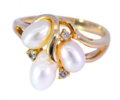 Vintage Freshwater Pearl and Diamond Ring in 14kt Yellow Gold