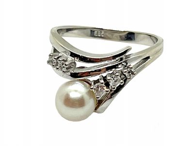 Vintage Cultured Pearl and Diamond Ring