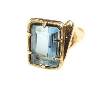 Retro Aquamarine Solitaire Ring