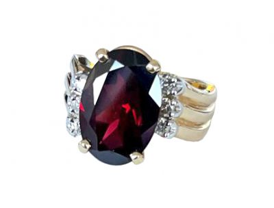 Vintage 5.63ct Garnet and Diamond Ring in 14kt Yellow and White Gold