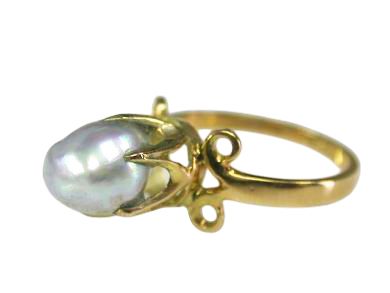Baroque Pearl Solitaire