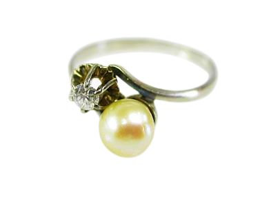 Vintage Cultured Pearl and Diamond Toi et Moi 18kt Ring