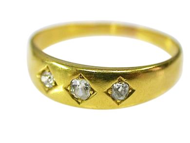 Vintage Three Stone Diamond Ring