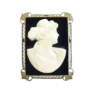 Art Deco Carved Banded Agate Cameo Pendant
