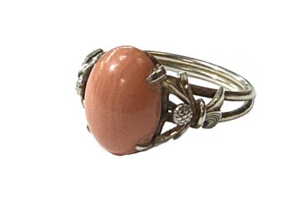 Vintage Medium Salmon Red Coral Ring in Silver