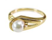 Pearl Ring