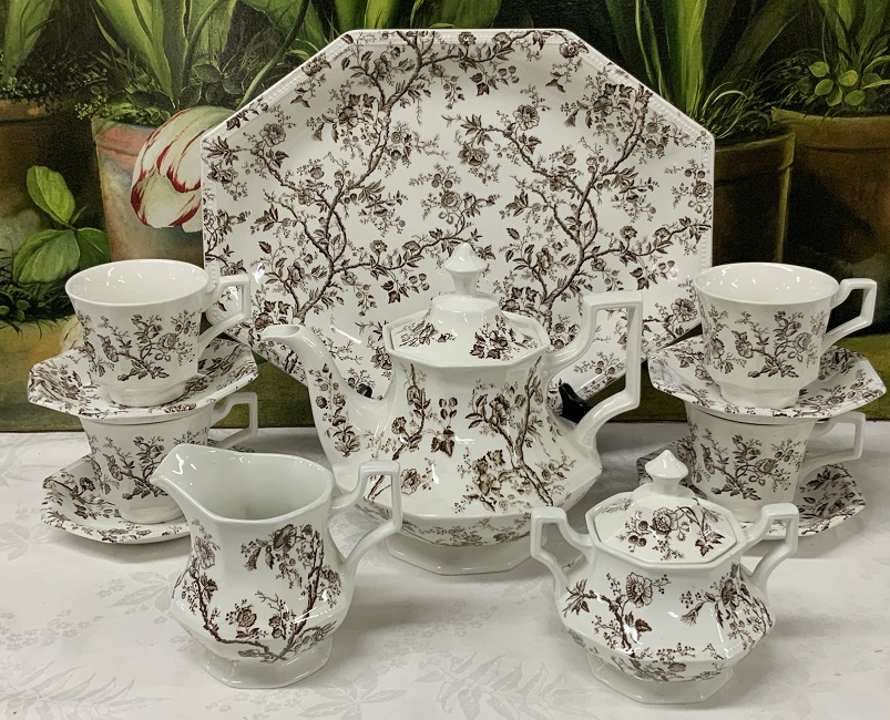 Johnson Brothers Hyde Park Dinner Service For 8 + Serving Pieces 