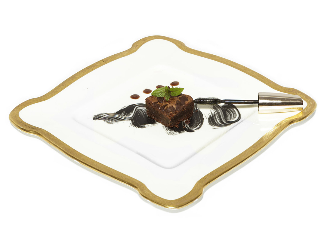 Daphine_Magazine/Dauphine-Magazine-BrowniesSQ-Cynthia-Findlay-Antiques-Desert-Plate