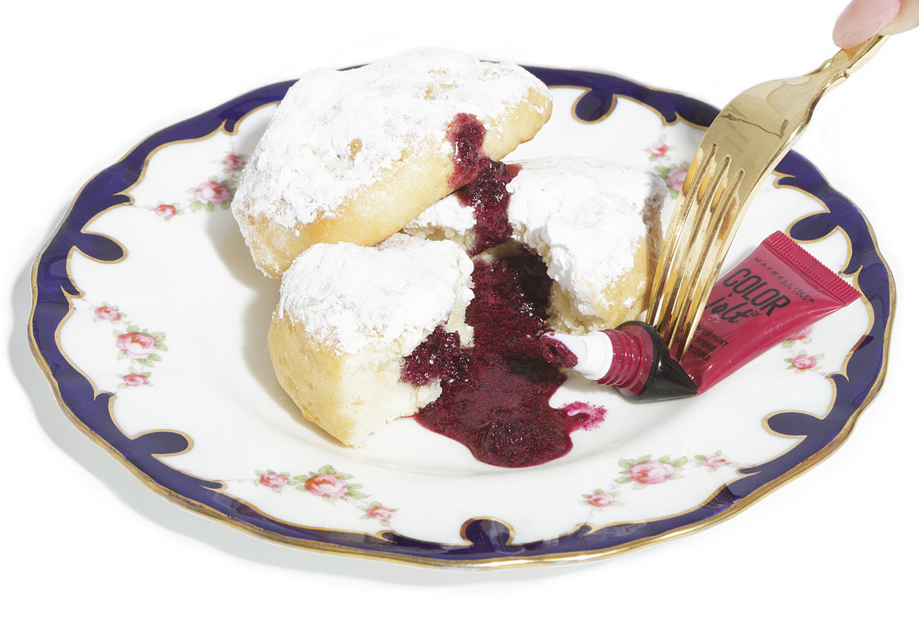 Daphine_Magazine/Dauphine-Magazine-DonutsSQ-Cynthia-Findlay-Antiques-Gold-Plated-Desert-Fork-Desert-Plate